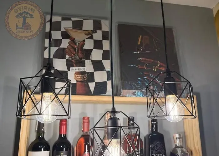 아파트 Cozy African Themed Unit In Paranaque