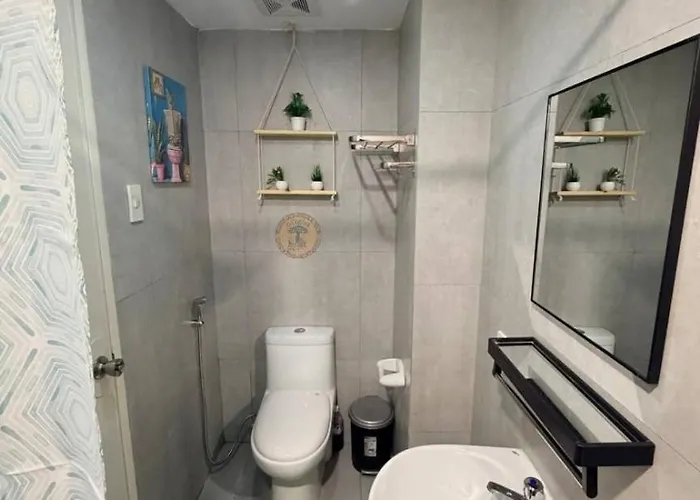 Cozy African Themed Unit In Paranaque Apartment *